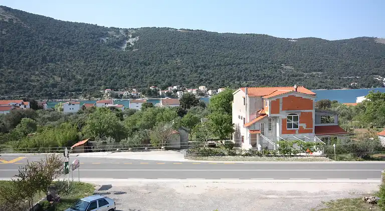 Three bedroom apartment with terrace and sea view