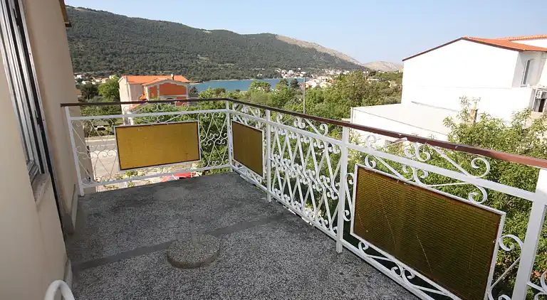 Three bedroom apartment with terrace and sea view