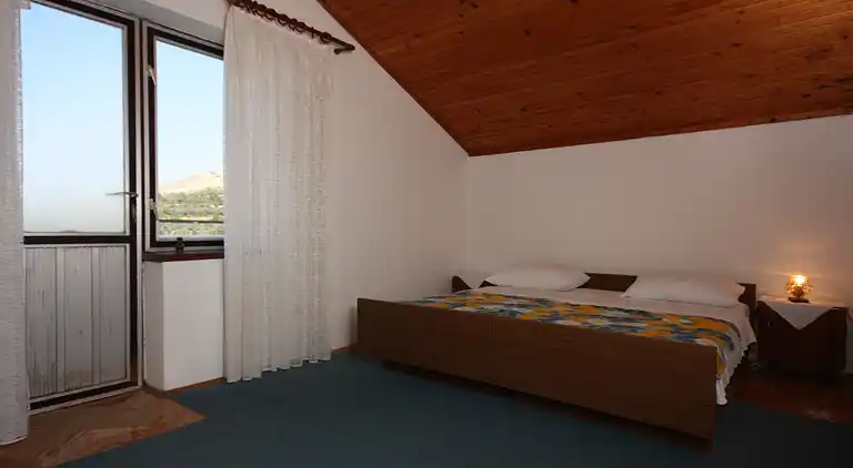 Three bedroom apartment with terrace and sea view