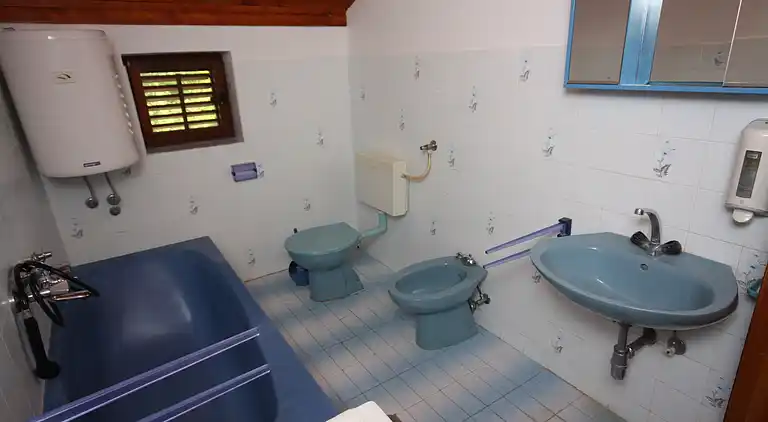 Three bedroom apartment with terrace and sea view