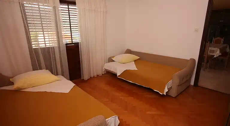 Three bedroom apartment with terrace and sea view