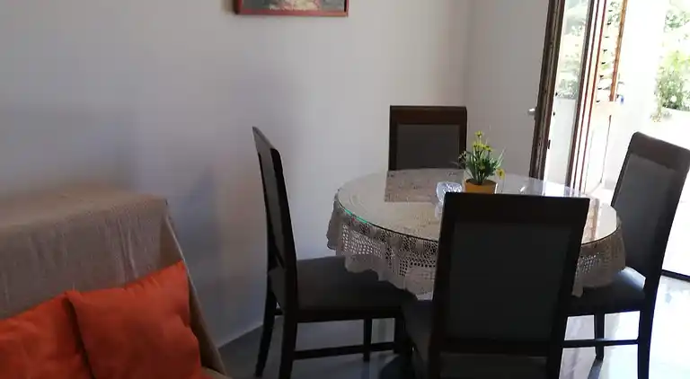 One bedroom apartment with terrace and sea view Podstrana,