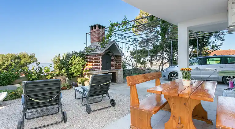 One bedroom apartment with terrace and sea view Podstrana,