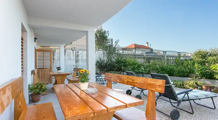 One bedroom apartment with terrace and sea view Podstrana,