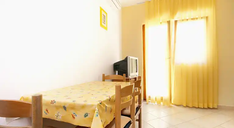 One bedroom apartment with terrace Rovanjska, Paklenica