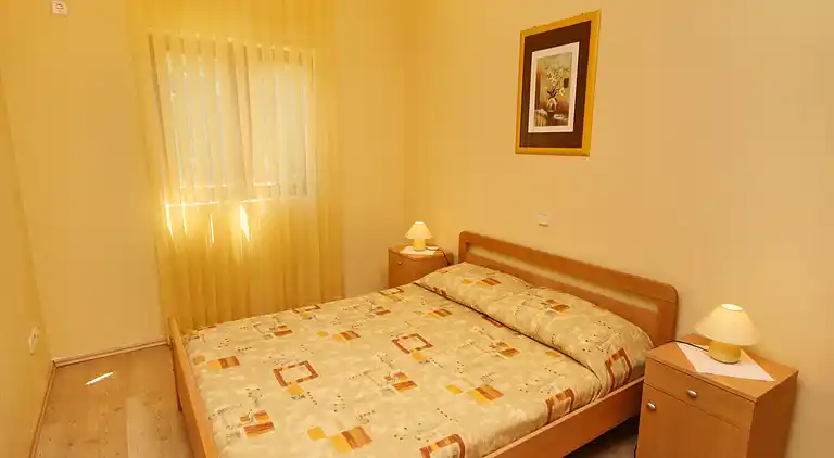 One bedroom apartment with terrace Rovanjska, Paklenica