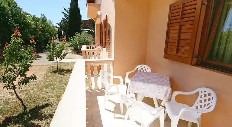 One bedroom apartment with terrace Rovanjska, Paklenica