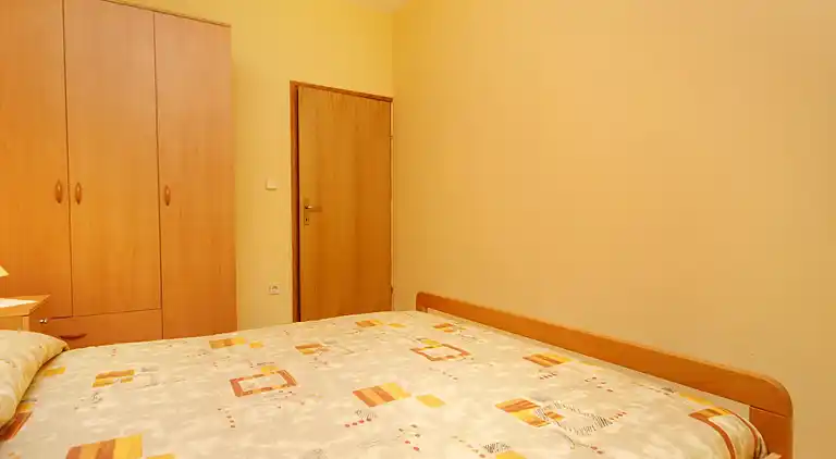 One bedroom apartment with terrace Rovanjska, Paklenica