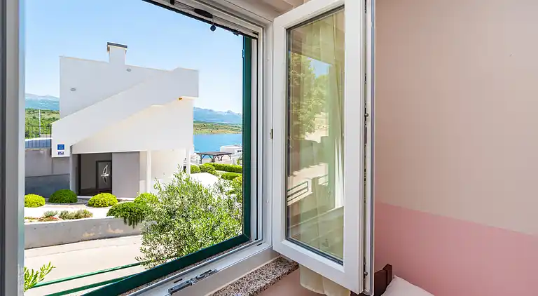 Two bedroom apartment with terrace and sea view Posedarje,