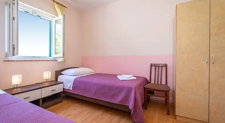 Two bedroom apartment with terrace and sea view Posedarje,