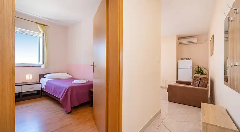 Two bedroom apartment with terrace and sea view Posedarje,