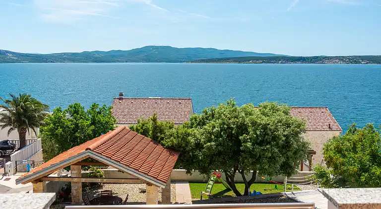 Two bedroom apartment with terrace and sea view Posedarje,