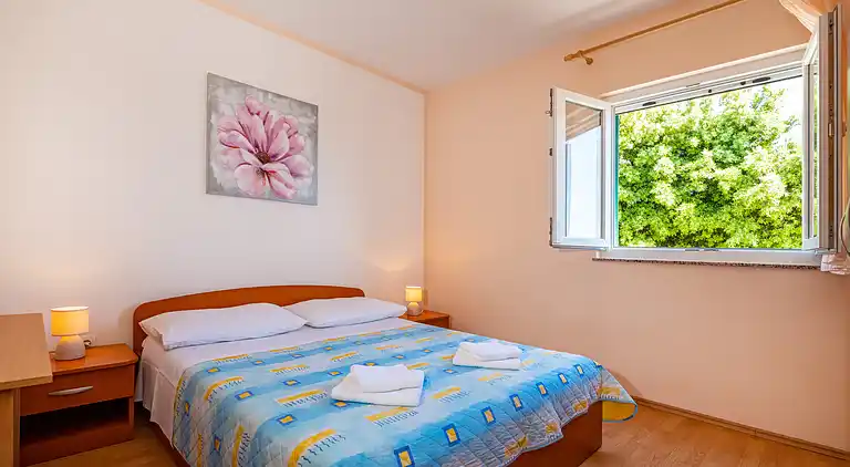 Two bedroom apartment with terrace and sea view Posedarje,