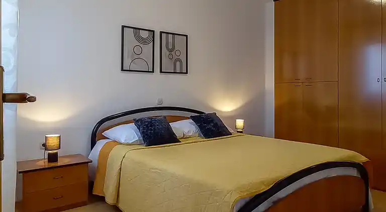 One bedroom apartment near beach Cove Mulobedanj, Pag