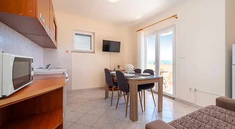 Two bedroom apartment with terrace and sea view Posedarje,