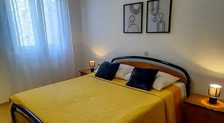 One bedroom apartment near beach Cove Mulobedanj, Pag