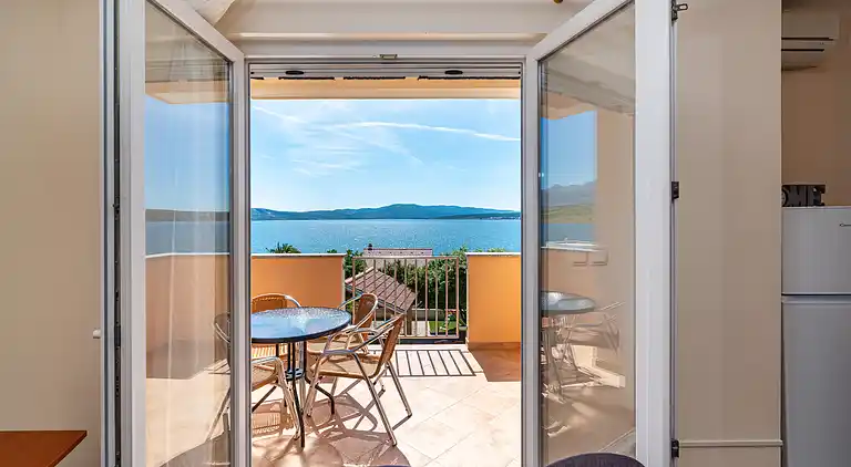 Two bedroom apartment with terrace and sea view Posedarje,