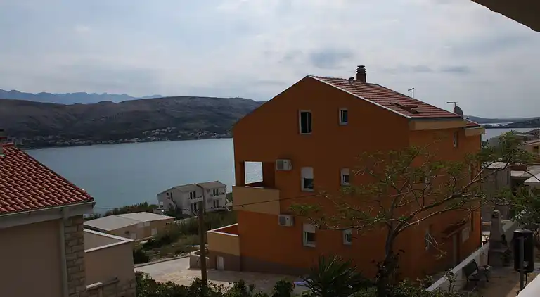 Studio Appartement mit Terrasse und Meerblick Pag