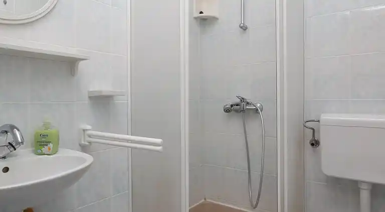 Studio Appartement mit Terrasse und Meerblick Pag