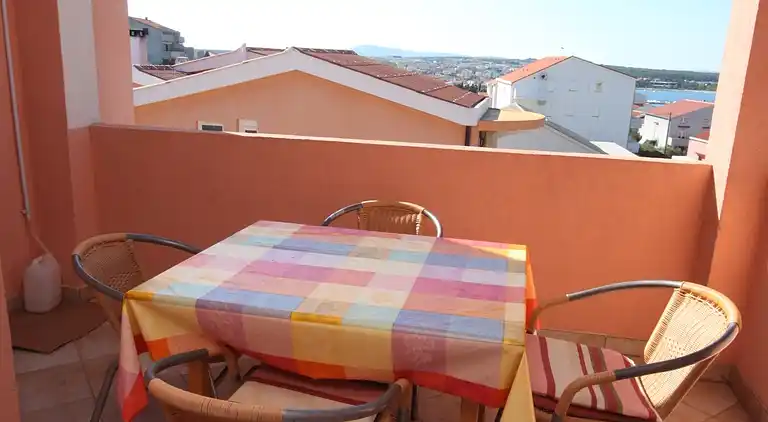 Three bedroom apartment with terrace and sea view Novalja,