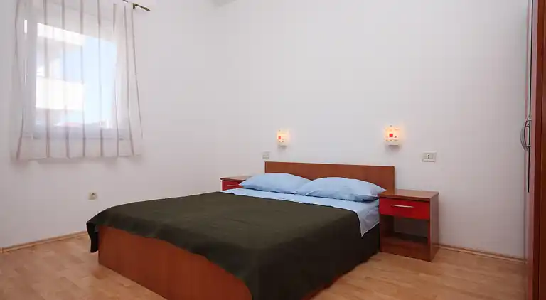 Three bedroom apartment with terrace and sea view Novalja,