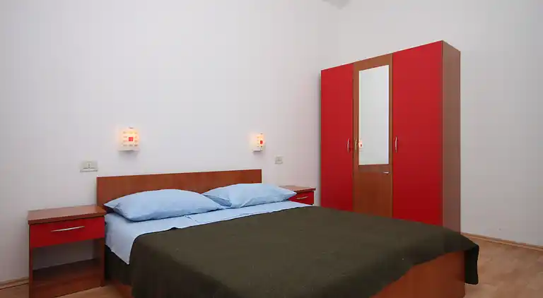 Three bedroom apartment with terrace and sea view Novalja,