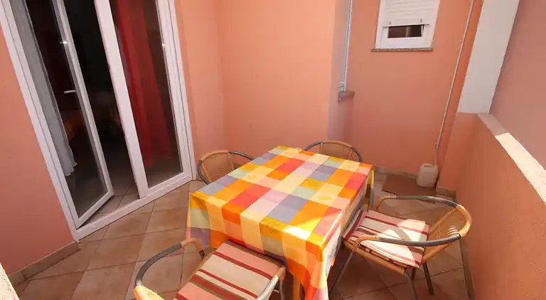 Three bedroom apartment with terrace and sea view Novalja,