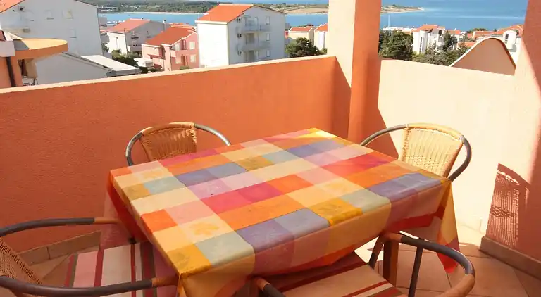 Three bedroom apartment with terrace and sea view Novalja,
