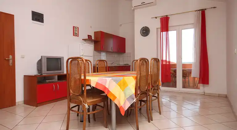 Three bedroom apartment with terrace and sea view Novalja,