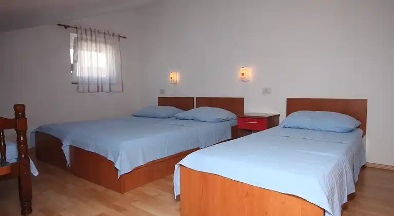 Three bedroom apartment with terrace and sea view Novalja,