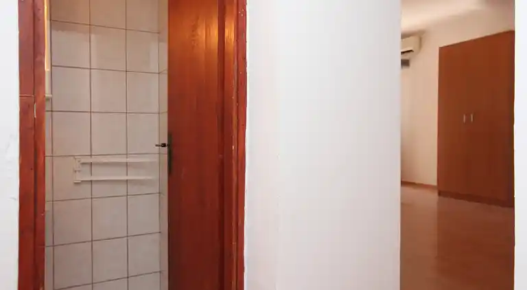 1-Zimmer-Ferienwohnung am Strand Zubovici, Pag (A-6356-d)