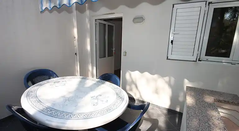 1-Zimmer-Ferienwohnung am Strand Zubovici, Pag (A-6356-d)