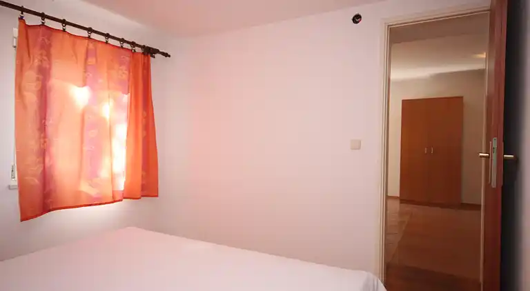 1-Zimmer-Ferienwohnung am Strand Zubovici, Pag (A-6356-d)