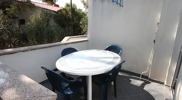 1-Zimmer-Ferienwohnung am Strand Zubovici, Pag (A-6356-d)