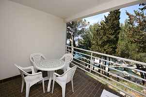 One bedroom apartment with terrace and sea view Mandre, Pag