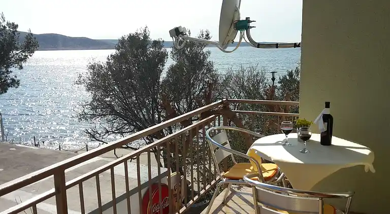 Two bedroom apartment near beach Seline, Paklenica