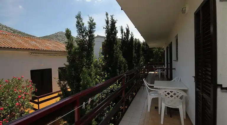 One bedroom apartment near beach Starigrad, Paklenica