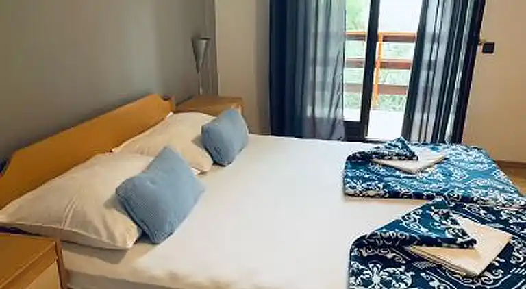 One bedroom apartment near beach Starigrad, Paklenica