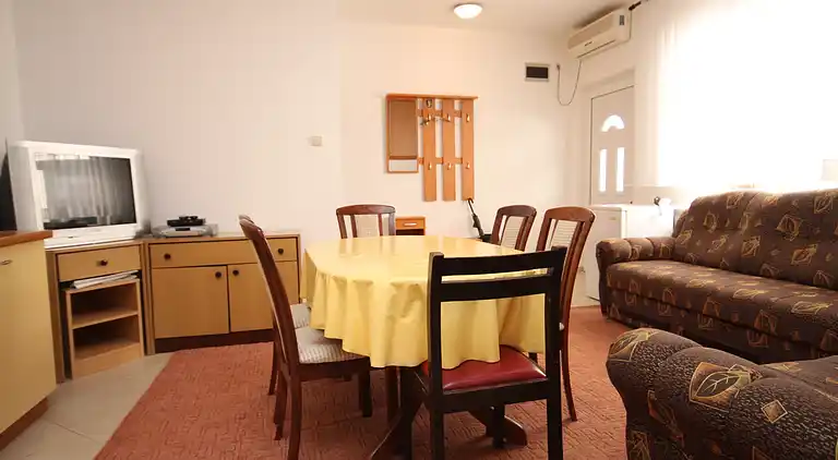2-Zimmer-Ferienwohnung mit Terrasse Seline, Paklenica