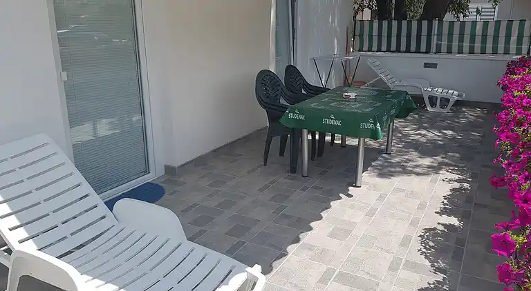 2-Zimmer-Ferienwohnung mit Terrasse Seline, Paklenica