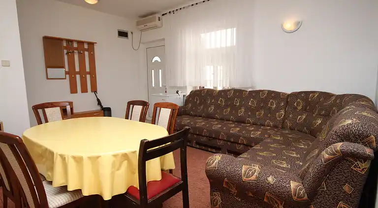 2-Zimmer-Ferienwohnung mit Terrasse Seline, Paklenica