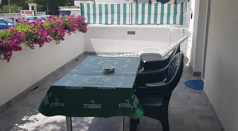 2-Zimmer-Ferienwohnung mit Terrasse Seline, Paklenica