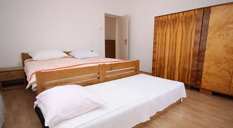 2-Zimmer-Ferienwohnung mit Terrasse Seline, Paklenica