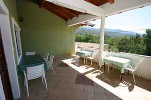 Two bedroom apartment with terrace and sea view Starigrad,