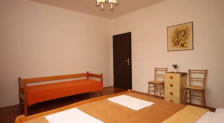 1-Zimmer-Ferienwohnung mit Balkon Starigrad, Paklenica