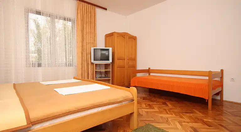 1-Zimmer-Ferienwohnung mit Balkon Starigrad, Paklenica