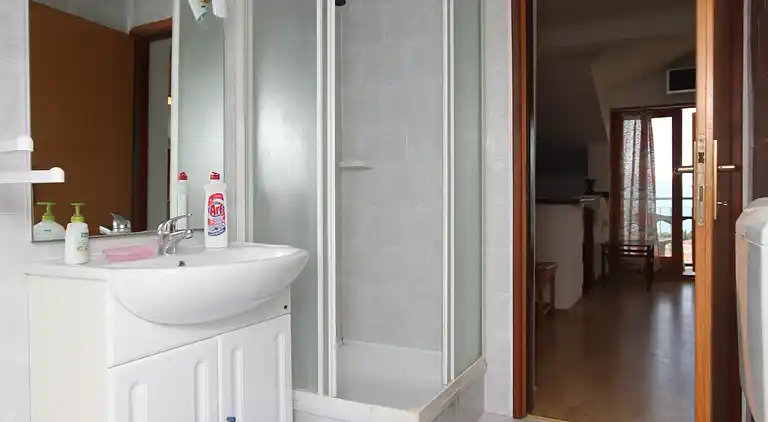 One bedroom apartment with balcony and sea view Gradac,