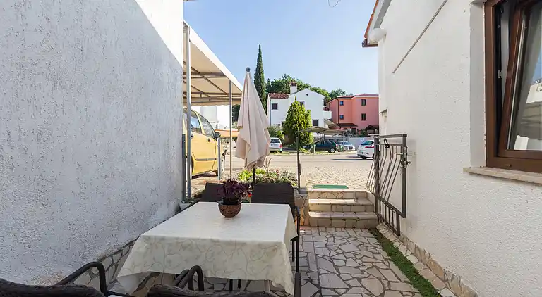 2-Zimmer-Ferienwohnung mit Terrasse Porec (A-7154-b)