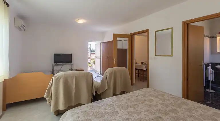 1-Zimmer-Ferienwohnung mit Terrasse Umag (A-7063-c)