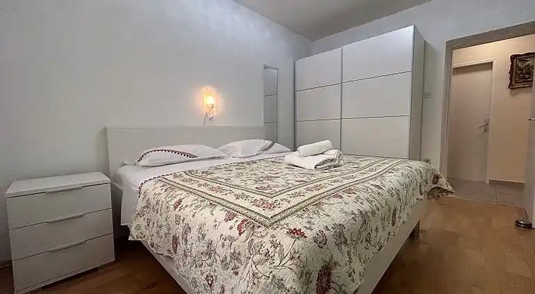 Two bedroom apartment with terrace Novigrad (A-7108-a)